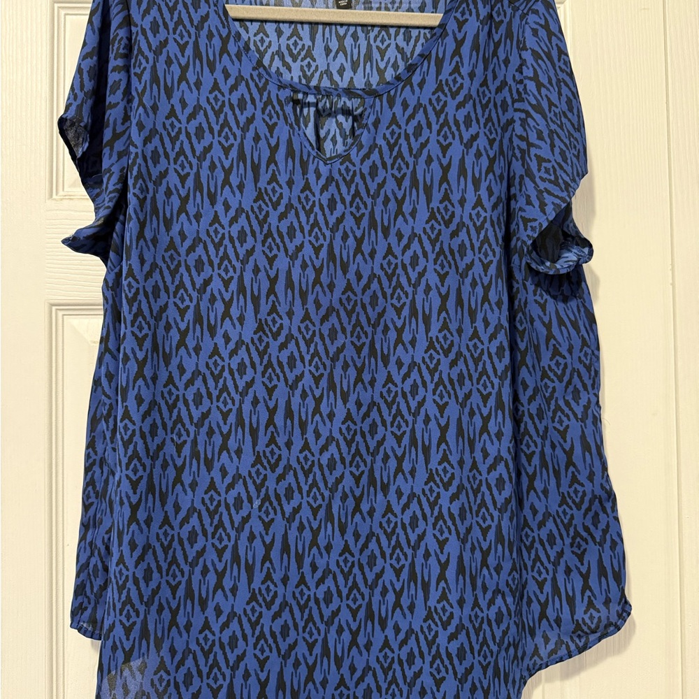 Blue and Black Short-Sleeve Patterned Blouse